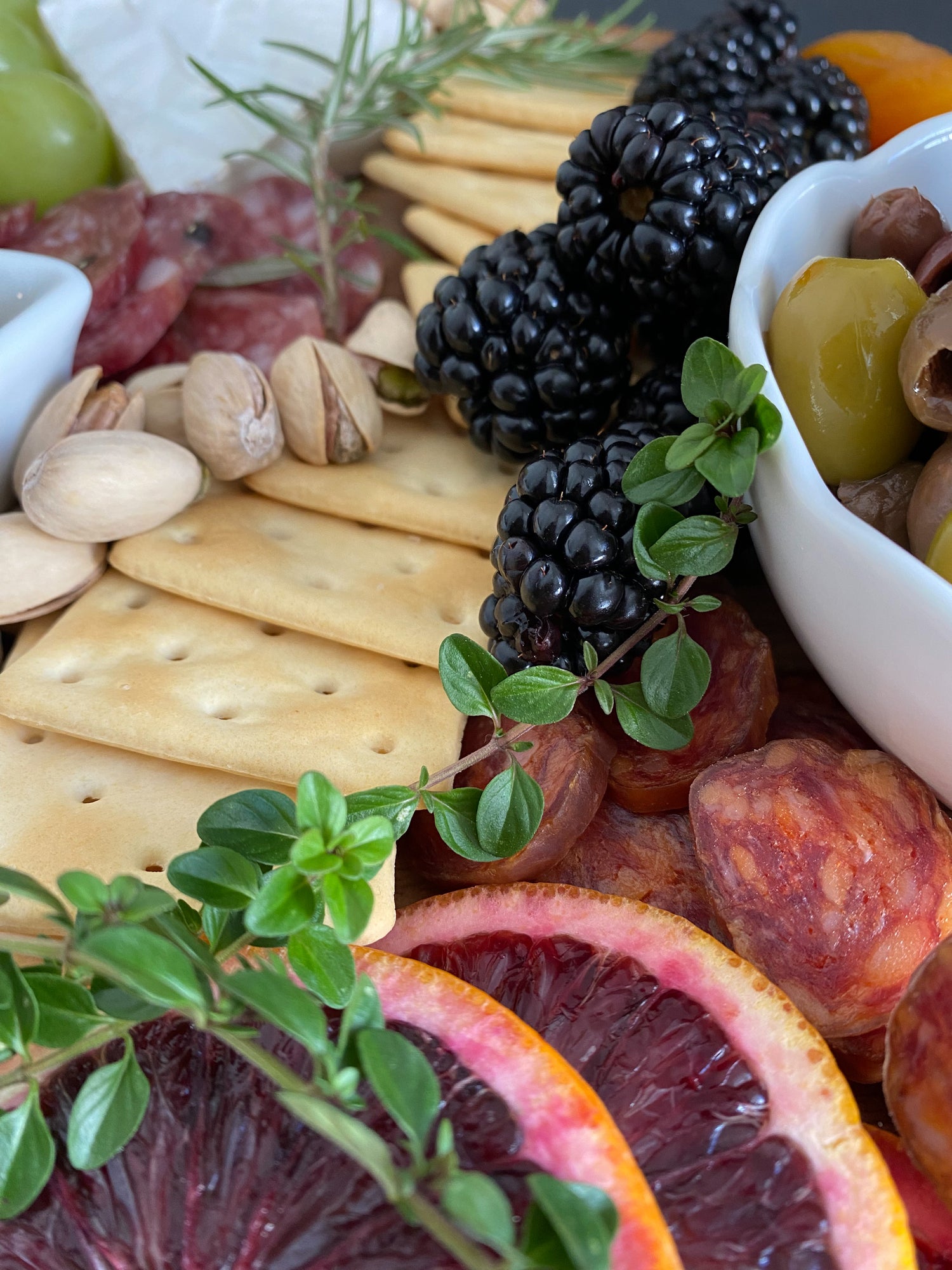 EASY CHARCUTERIE BOARD