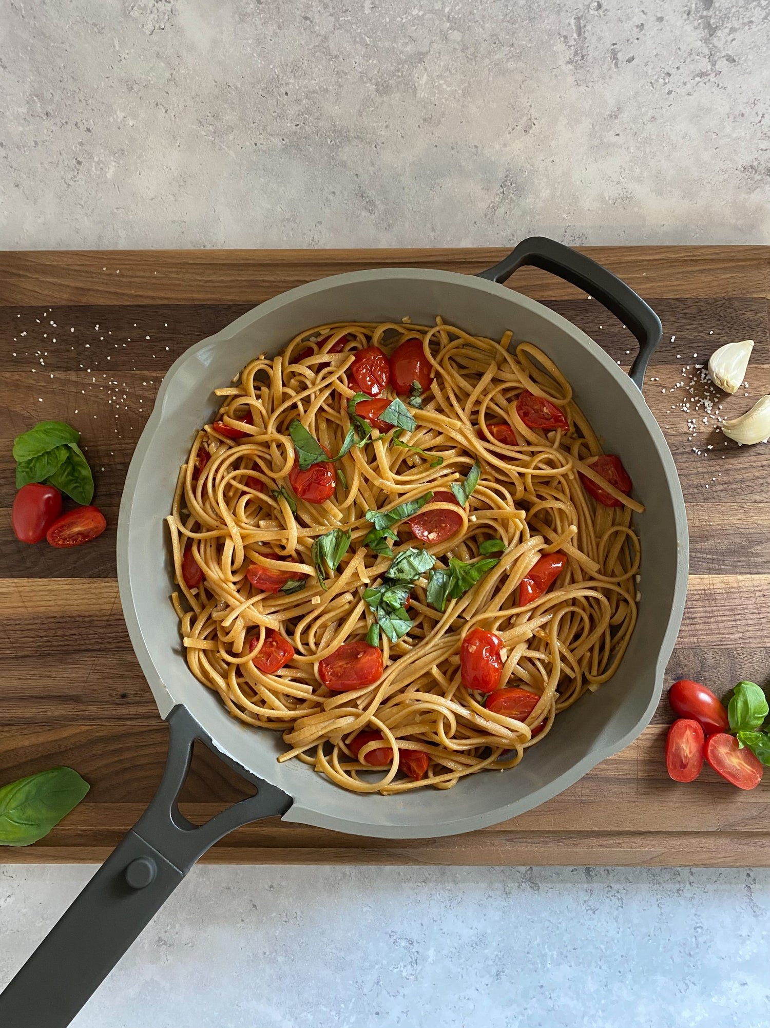 WHOLE WHEAT LINGUINE WITH FRESH CHERRY TOMATOES
