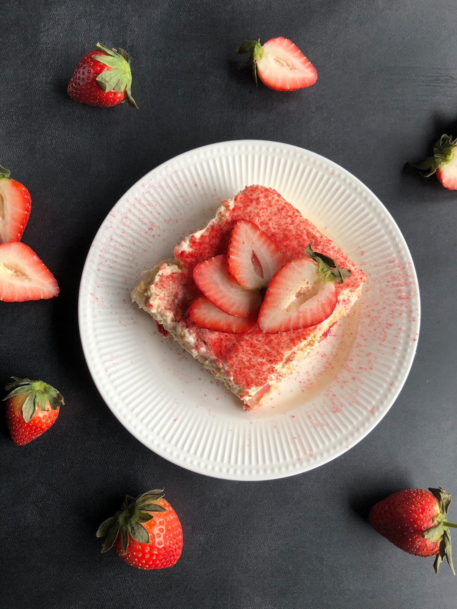 STRAWBERRY TIRAMISU